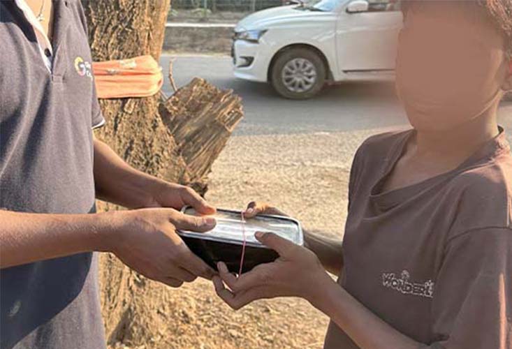 Glint Creatives Christmas GSR initiative serving freshly prepared food to the needy in Mogappair, Chennai